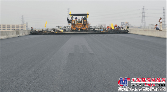中大機(jī)械:不走尋常路 傳承匠心成就中國公路攤鋪專家